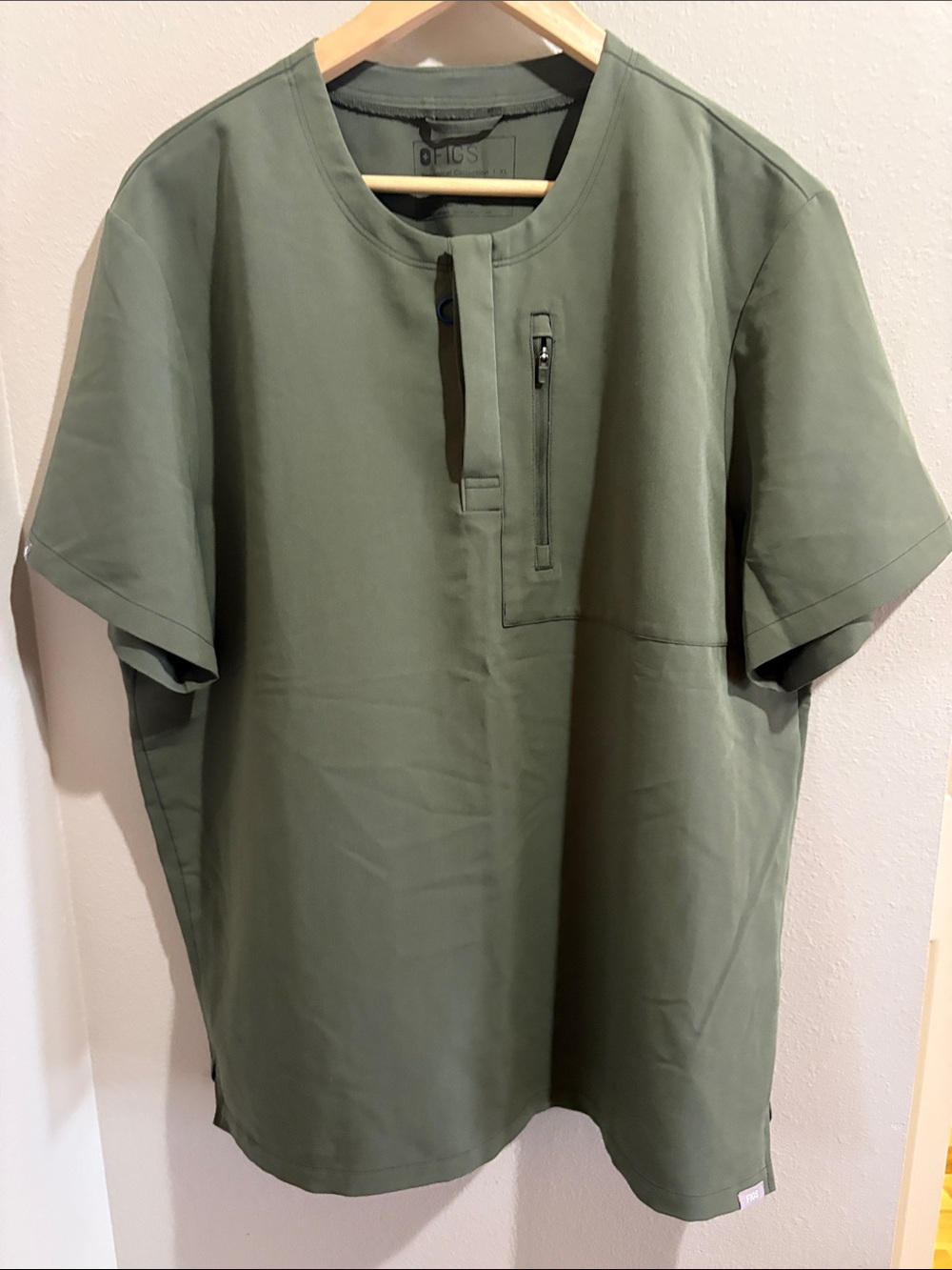 Figs Men's Short Sleeve Scrub Top in Olive, Technical Collection, XL